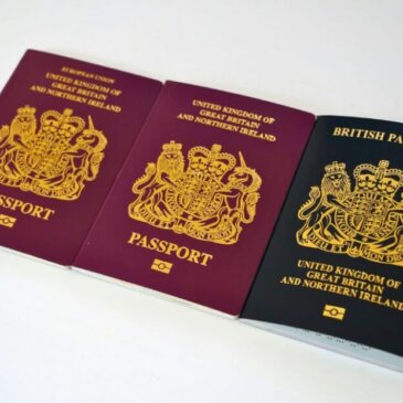 Britter som fortfarande använder röda pass måste kontrollera giltigheten före semesterresor